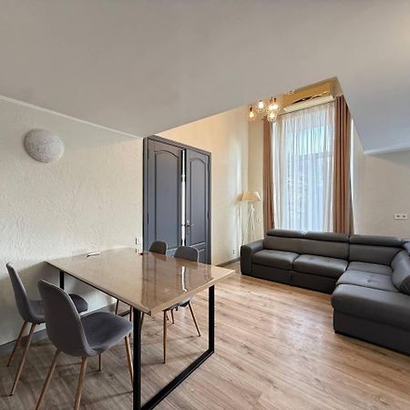 18 Deribasivska Street Jacuzzi Apartment Odessa Extérieur photo