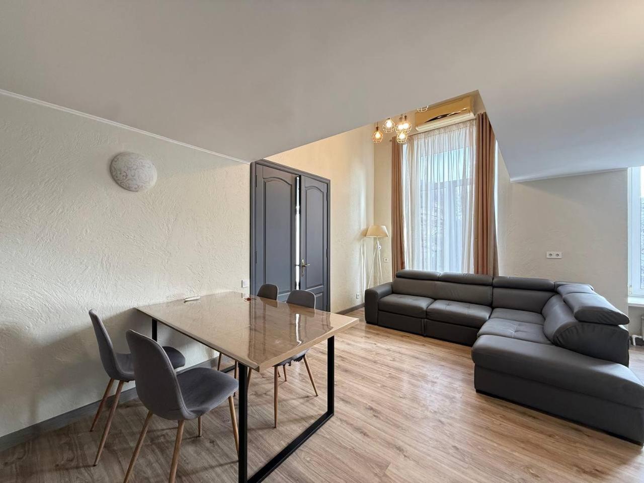 18 Deribasivska Street Jacuzzi Apartment Odessa Extérieur photo