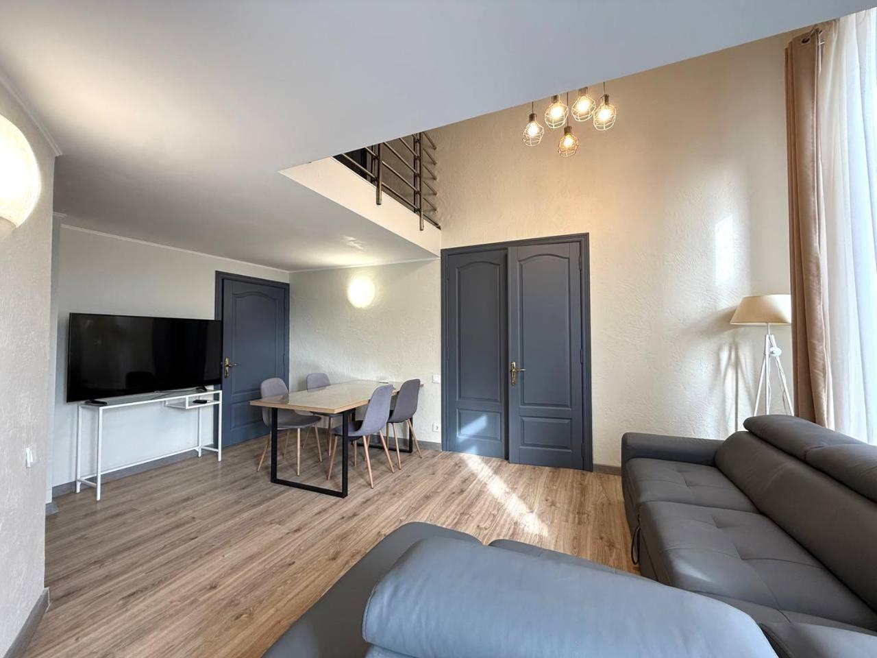 18 Deribasivska Street Jacuzzi Apartment Odessa Extérieur photo
