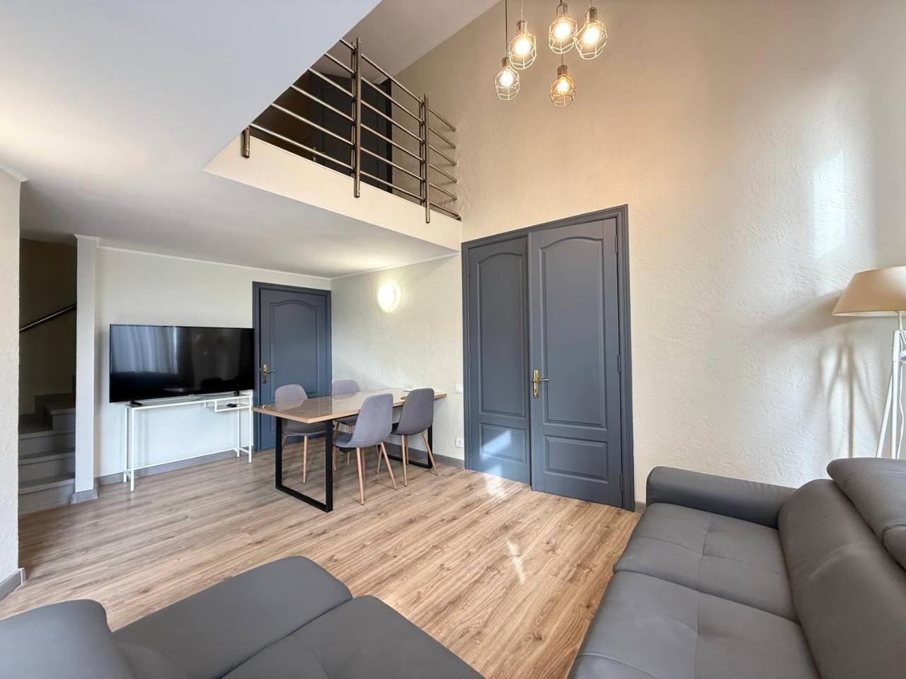 18 Deribasivska Street Jacuzzi Apartment Odessa Extérieur photo
